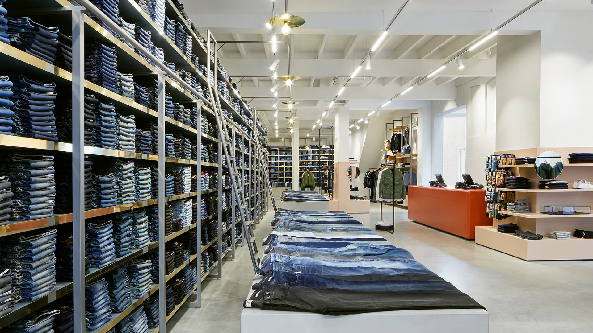 Internova kledingwinkel
